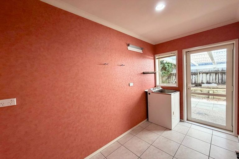 Photo of property in 12 Adrigole Place, East Tamaki, Auckland, 2013