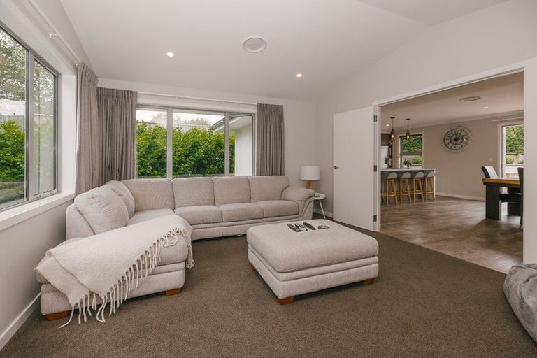 Photo of property in 1 Waimarama Court, Roslyn, Palmerston North, 4414