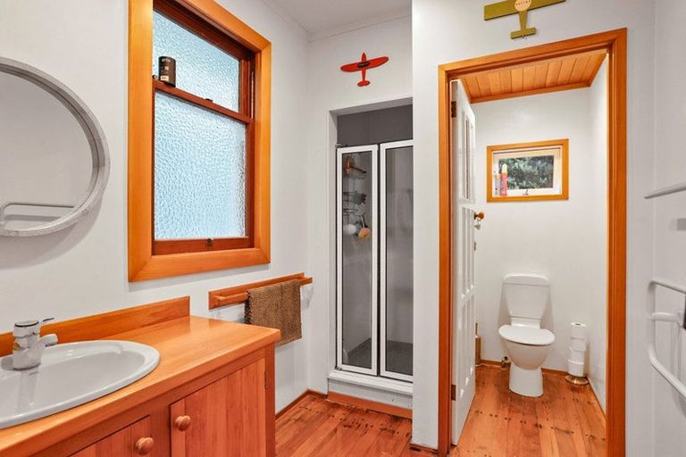 Photo of property in 867 West Coast Road, Oratia, Auckland, 0604