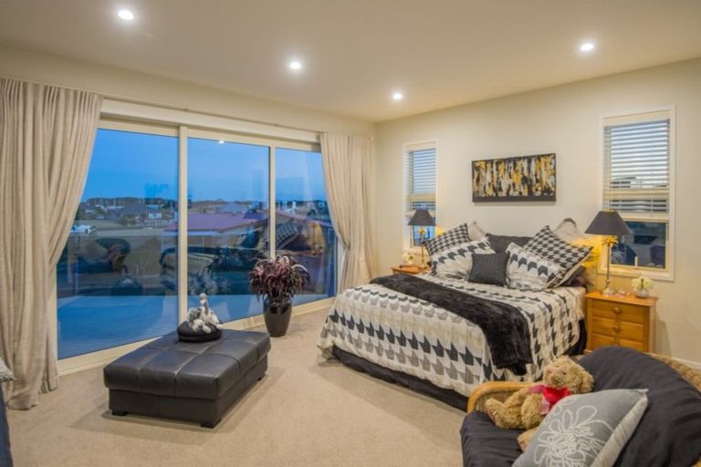 Photo of property in 28 Stace Hopper Drive, One Tree Point, 0118