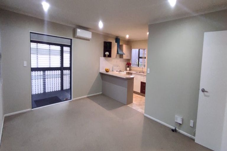 Photo of property in 40 Reid Road, New Lynn, Auckland, 0600