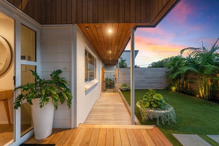 Photo of property in 26 Margaret Place, Milford, Auckland, 0620