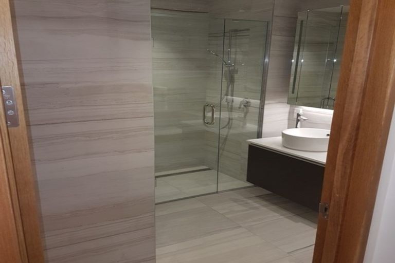 Photo of property in 203/585 Beach Road, Rothesay Bay, Auckland, 0630