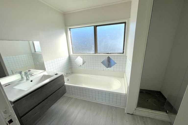 Photo of property in 43 Sharland Avenue, Manurewa, Auckland, 2102