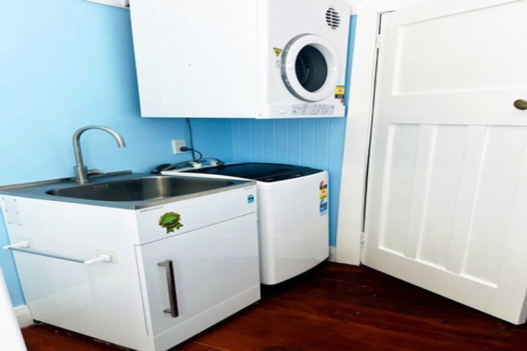 Photo of property in 19 Highbury Crescent, Aro Valley, Wellington, 6012