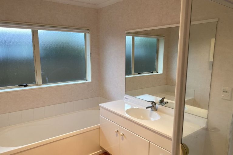 Photo of property in 48a Torkar Road, Clarks Beach, 2122