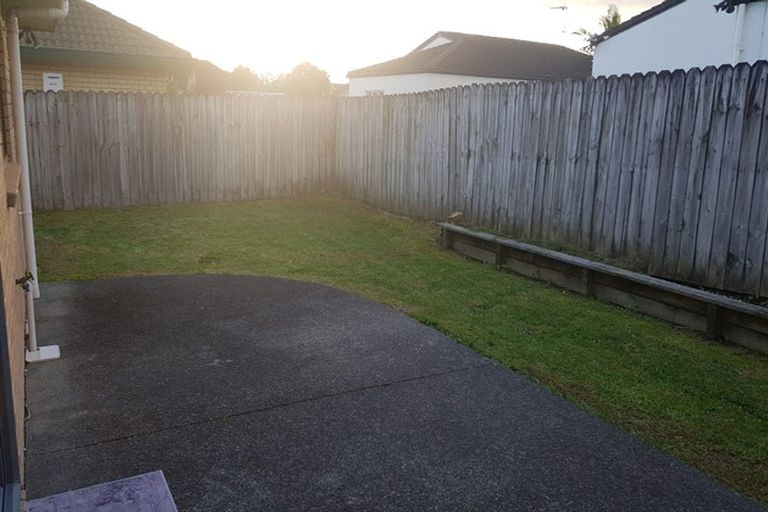 Photo of property in 3 Boderg Way, East Tamaki, Auckland, 2016
