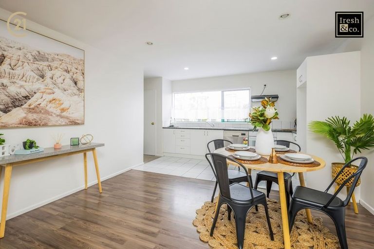 Photo of property in 2/1 Briar Way, New Lynn, Auckland, 0600