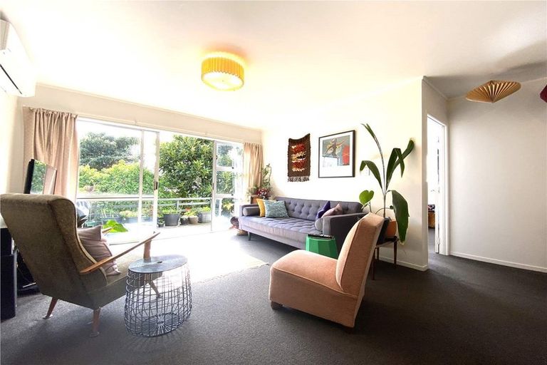 Photo of property in 7/15a Oates Road, Glen Eden, Auckland, 0602