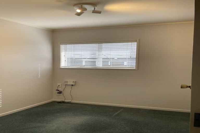 Photo of property in 106 Sturges Road, Henderson, Auckland, 0612
