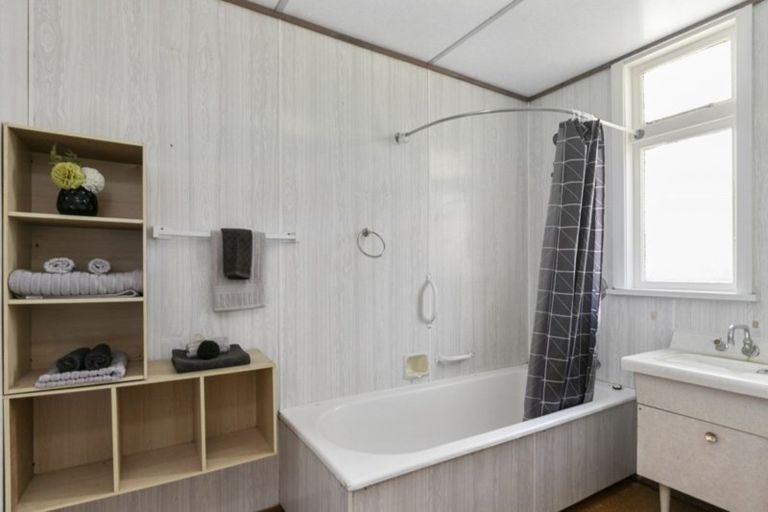 Photo of property in 43a Cambridge Terrace, Waiwhetu, Lower Hutt, 5010