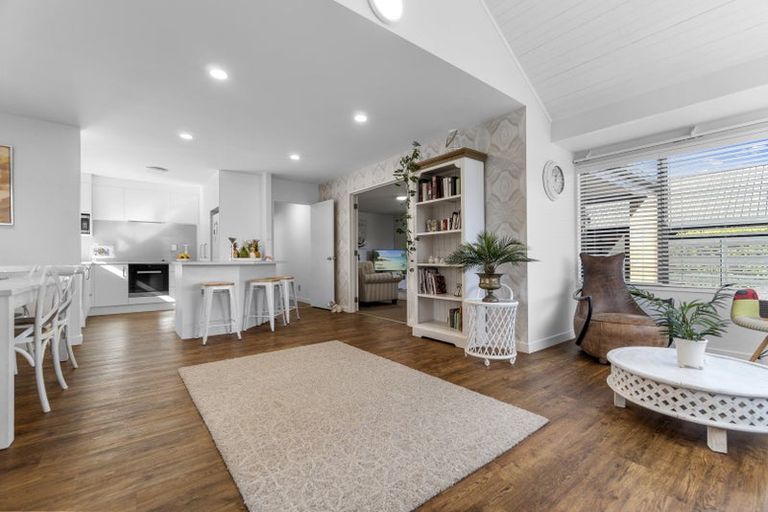 Photo of property in 32 Madill Road, St Andrews, Hamilton, 3200