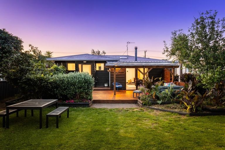 Photo of property in 21 Dale Road, Raumati South, Paraparaumu, 5032