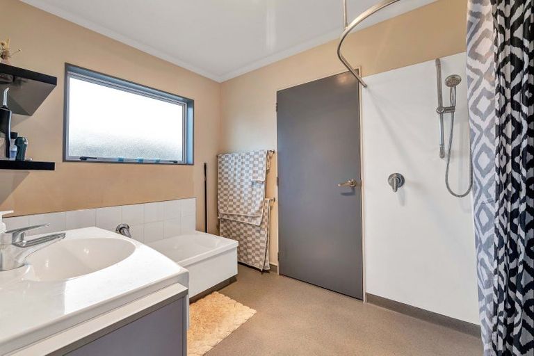 Photo of property in 75 Tauhuri Street, Manaia, 4612