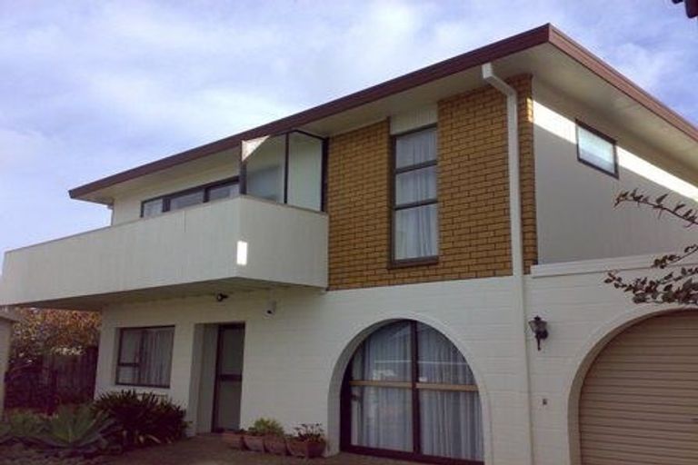 Photo of property in 2/44 Raleigh Road, Northcote, Auckland, 0627