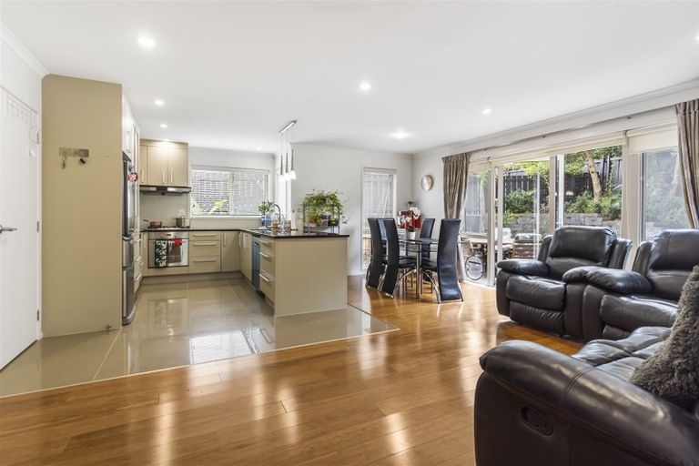 Photo of property in 1 Citation Way, Botany Downs, Auckland, 2010