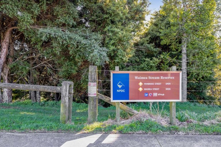 Photo of property in 211 Frankley Road, Frankleigh Park, New Plymouth, 4310