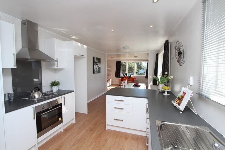 Photo of property in 6 Fawn Street, Cannons Creek, Porirua, 5024