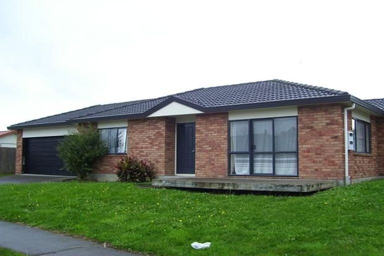 Photo of property in 10 Liddesdale Place, Papakura, 2110