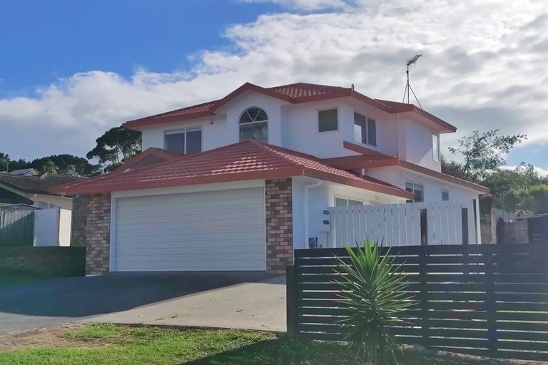 Photo of property in 27 Calypso Way, Unsworth Heights, Auckland, 0632