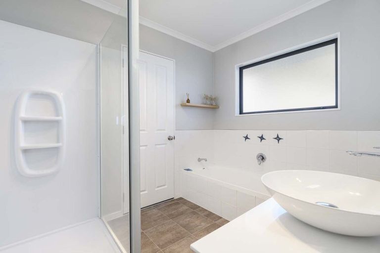 Photo of property in 30 Waipuna Grove, Welcome Bay, Tauranga, 3112