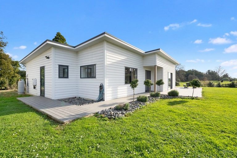 Photo of property in 173 Kairau Road, Brixton, New Plymouth, 4373