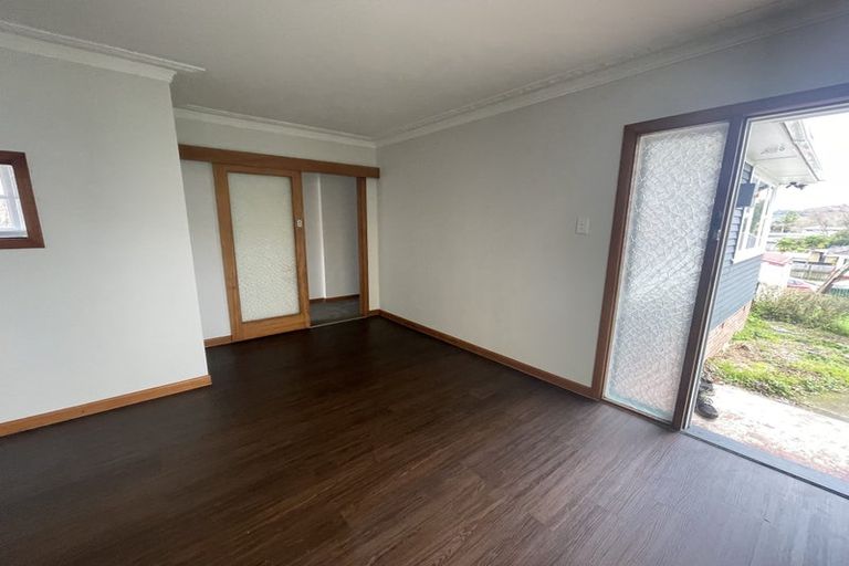 Photo of property in 12 Mawney Road, Henderson, Auckland, 0610