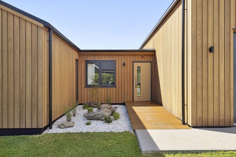 Photo of property in 7 Sapphire Spring Rise, Wanaka, 9305