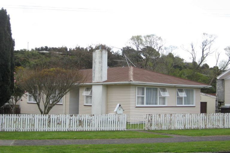 Photo of property in 10 Oranga Street, Marfell, New Plymouth, 4310