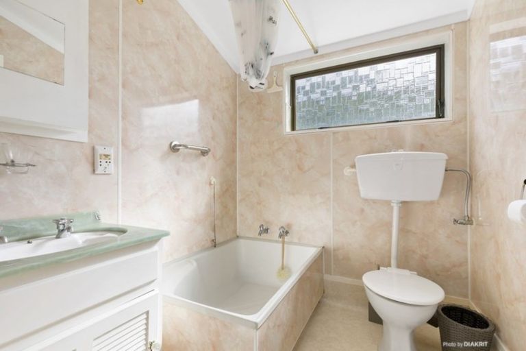 Photo of property in 236a Queens Drive, Lyall Bay, Wellington, 6022