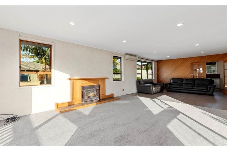 Photo of property in 319 Albany Highway, Rosedale, Auckland, 0632