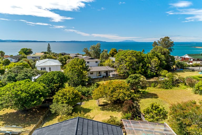 Photo of property in 1394 Whangaparaoa Road, Army Bay, Whangaparaoa, 0930