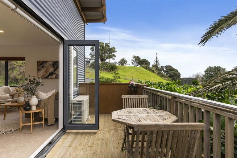 Photo of property in 333 Motutara Road, Muriwai, Waimauku, 0881