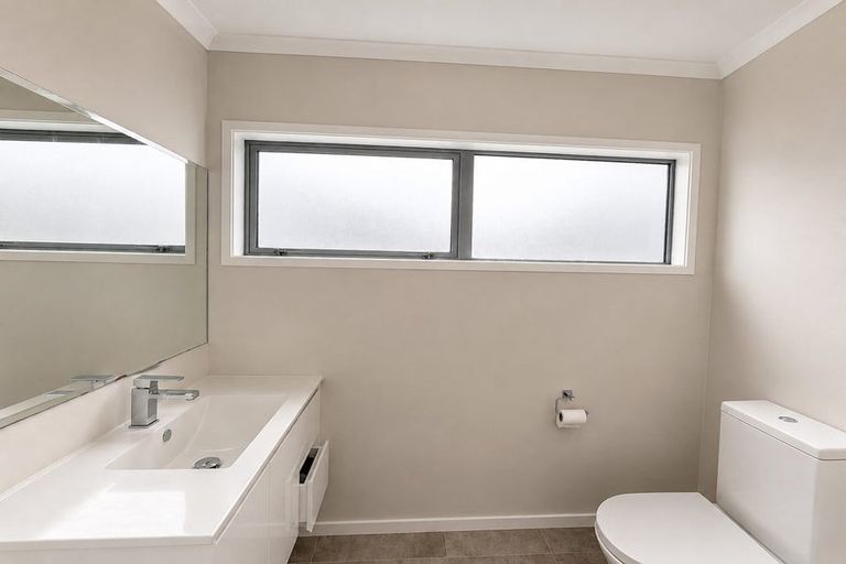 Photo of property in 9 Lisa Rise, Half Moon Bay, Auckland, 2012