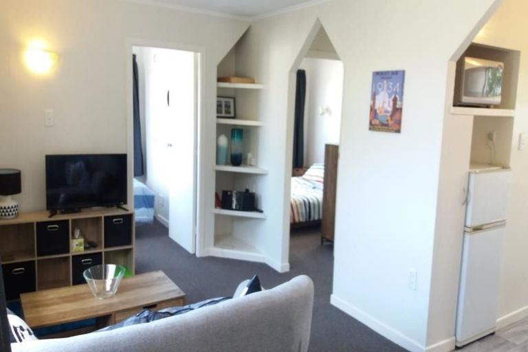 Photo of property in Windsor Court, 2/340 Tinakori Road, Thorndon, Wellington, 6011