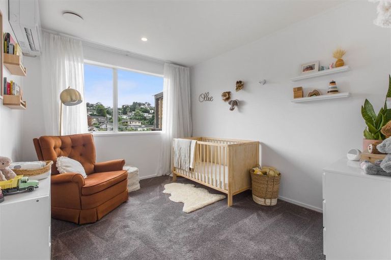 Photo of property in 1/12 Wanita Place, Totara Vale, Auckland, 0629