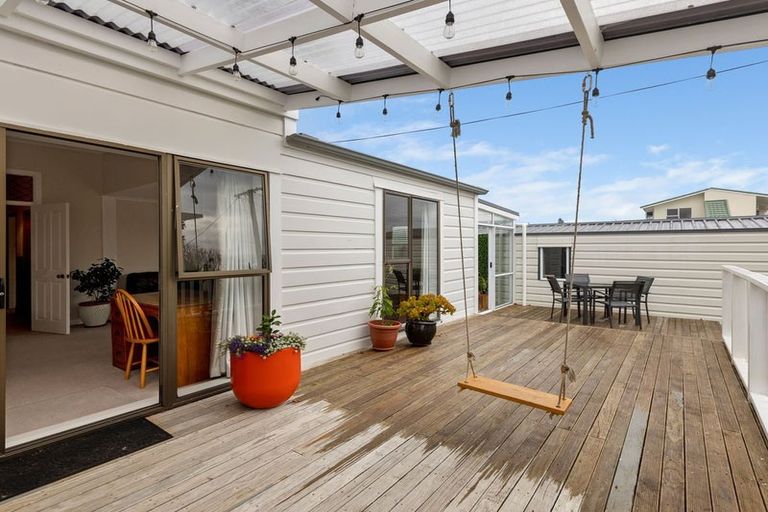 Photo of property in 3 Hawea Street, Merrilands, New Plymouth, 4312