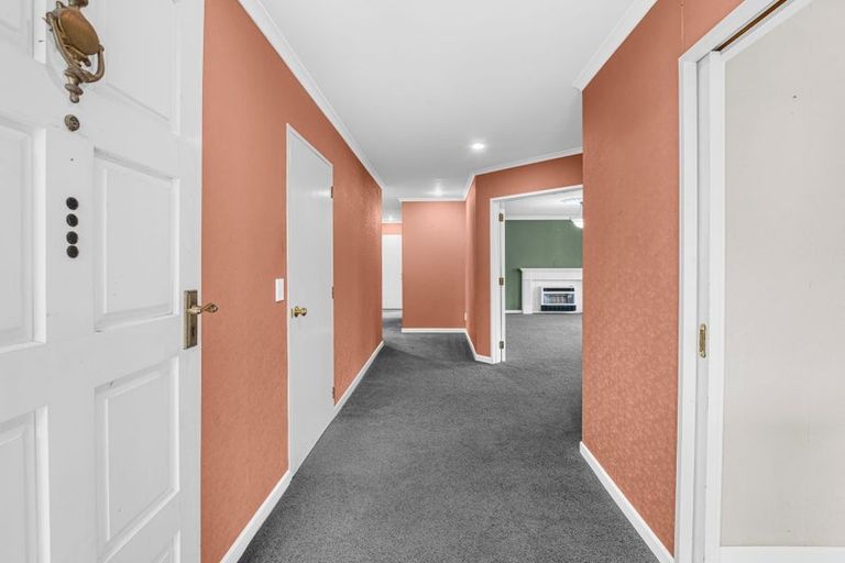 Photo of property in 16 Rosebank Avenue, Kelvin Grove, Palmerston North, 4414