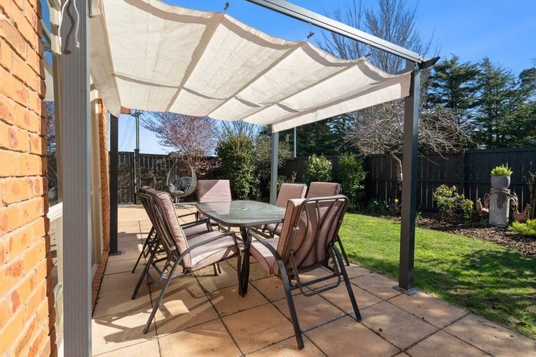 Photo of property in 1 Edgewater Lane, Halswell, Christchurch, 8025