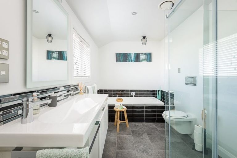 Photo of property in 27 Devon Street, Sydenham, Christchurch, 8023