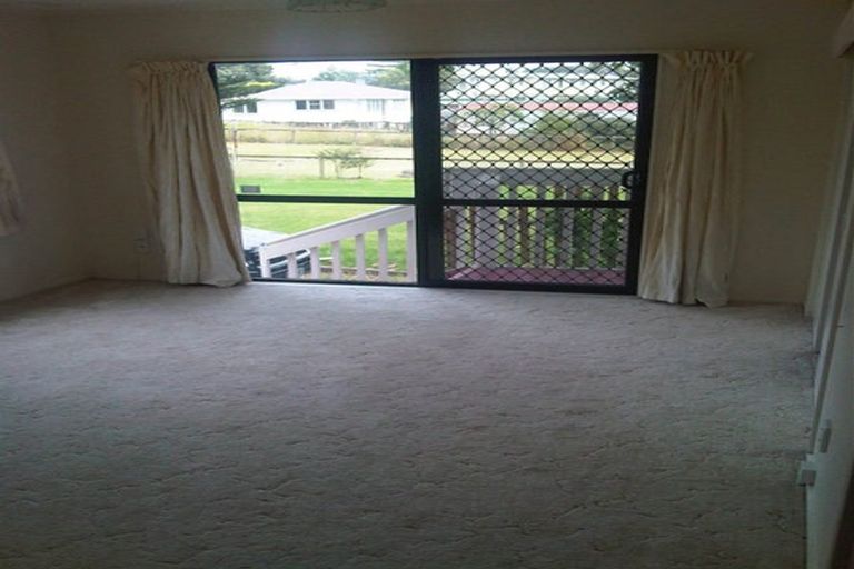 Photo of property in 2/62 Tonar Street, Northcote, Auckland, 0627