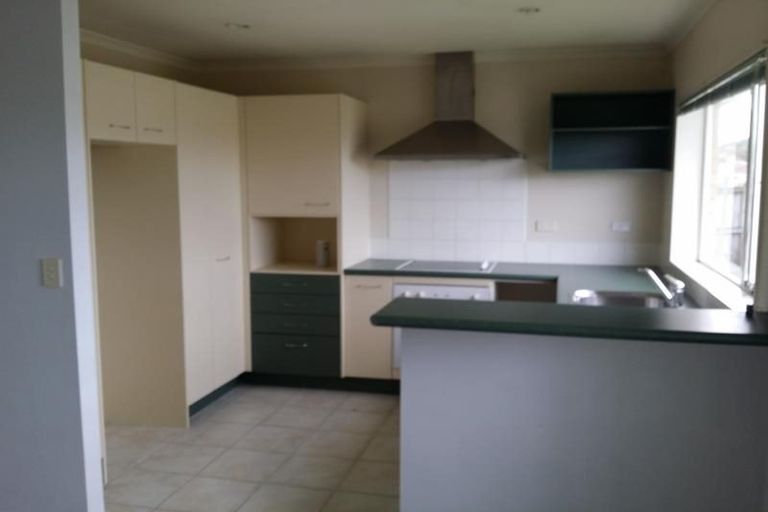 Photo of property in 20 Ashmere Lane, Weymouth, Auckland, 2103