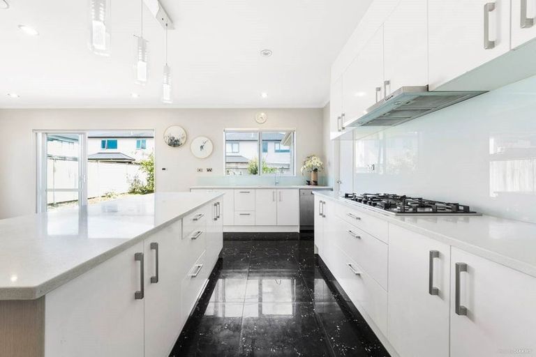 Photo of property in 20 Carrickdawson Drive, Flat Bush, Auckland, 2019