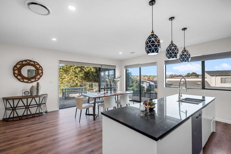 Photo of property in 14 Rathmullen Place, Pinehill, Auckland, 0632