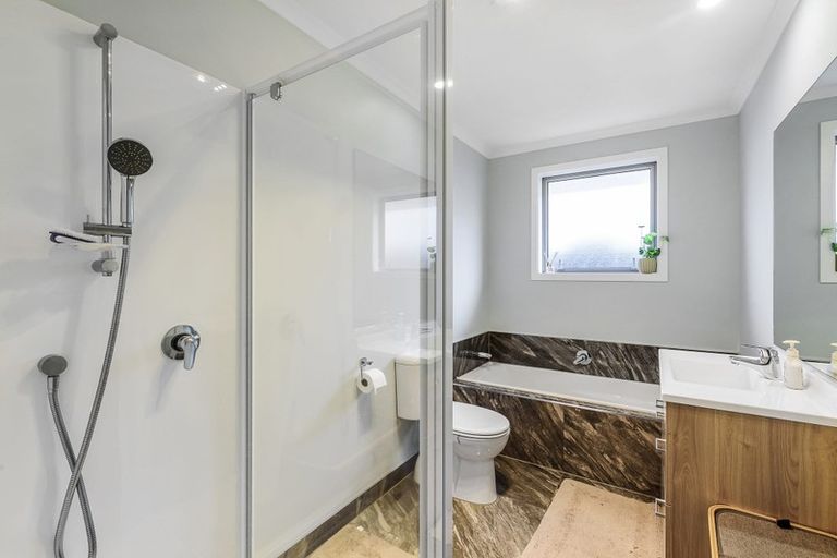 Photo of property in 35 Pohe Street, Waikanae, 5036