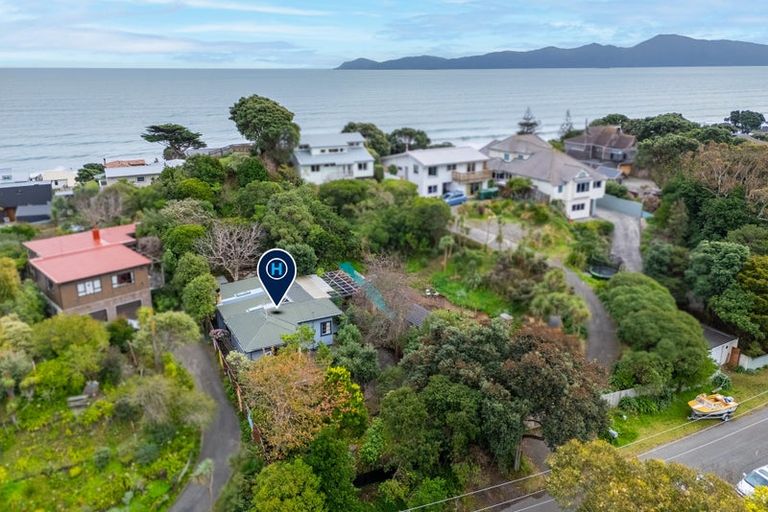 Photo of property in 52 Forest Road, Raumati South, Paraparaumu, 5032