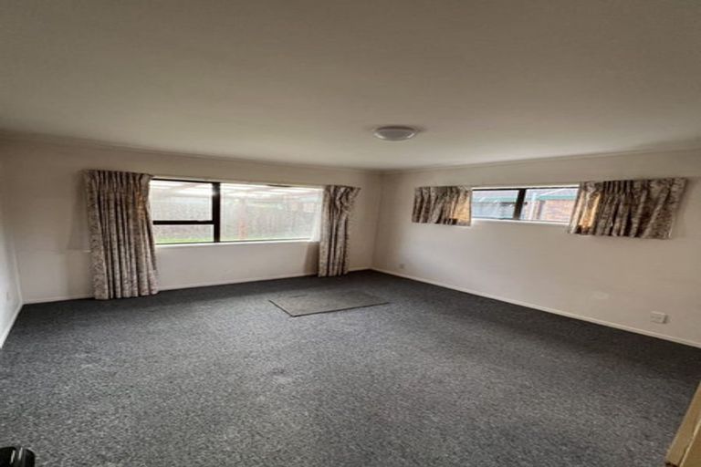 Photo of property in 1/64 Aviemore Drive, Highland Park, Auckland, 2010