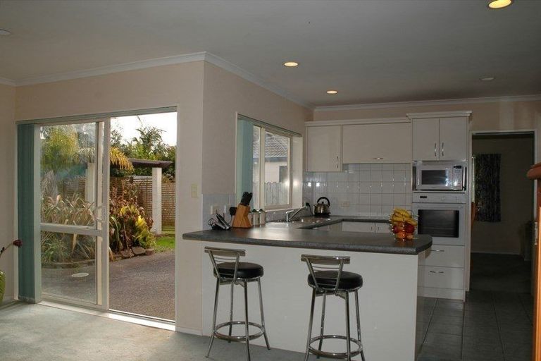 Photo of property in 12 Mellefont Close, East Tamaki Heights, Auckland, 2016