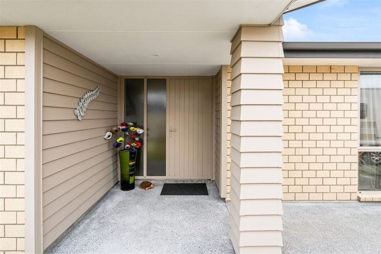 Photo of property in 6 Powhaitere Road, One Tree Point, 0118