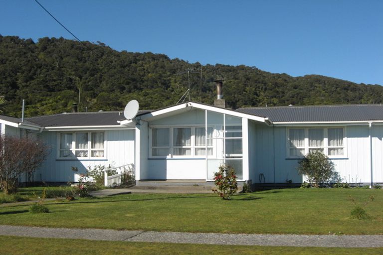 Photo of property in 102-108 Hall Street, Cobden, Greymouth, 7802